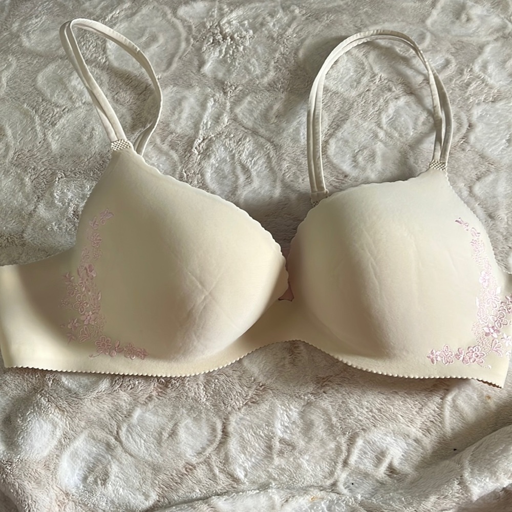 COPY - Victoria Secret Secret Embrace Push Up Bra